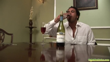 Szerencsés csávó dugja a szexis milfeket Thumb