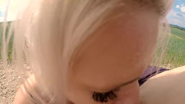 Szöszike picsát a szabadban kúrja popsikába Thumb