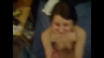 Fiatal cica keményen leszopta a répát Thumb