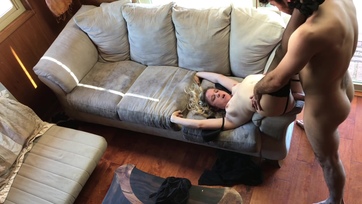 Fiatal nő megcsalja a férjét Thumb