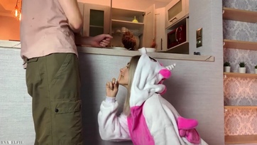Tini ribi a nevelőanyucija előtt kufircol a mostohatesójával Thumb