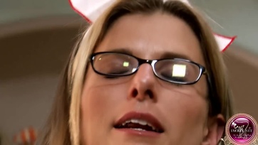 Anya alaposan lecummantja a kolbászt Thumb