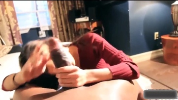 csábos barna bőrű csajszi lecumizza a giganagy pélót Thumb