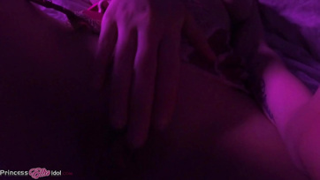 Ez a dögös cica bármikor készséggel felülne az acélos kolbászodra Thumb