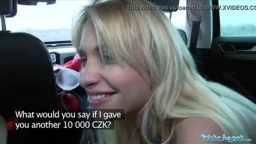 A hatalmas mellű pesti pipi egy kis gázsiért egyből bevállalta hogy megdugják a punciját Thumb