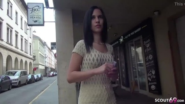 18 éves magyar születésű fiatal csaj az utcán felcsípve és egy kis zsozsóért védekezés nélkül megfarkalva Thumb