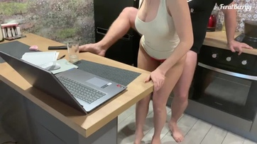 Jól megkefélte a szexi gimnazista cicát és összeejakulálta a vagináját és a bugyogóját Thumb