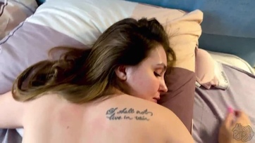 Mialatt csömöszöltem a vadító mostoha anyucim véletlen beraktam a punijába a farkam Thumb