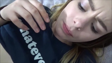 Rádumáltam a kedves mostohanővéremet hogy szopogassa meg a péniszemet majd meg is döngethettem Thumb