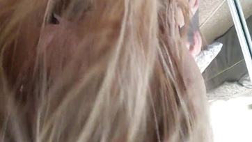 Egy faszimádó begyes érett milf nylon combfixben rosszalkodik a kanos férjecskéjével Thumb