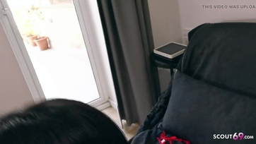 A nyilvánosan felszedett latina csaj tehetségesen meglovagolta a megdagadt cerkát a sex casting-on Thumb