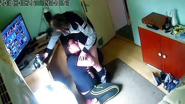 Egy hazai amatőr bébi térden állva szopkodja az expasija cerkáját Thumb