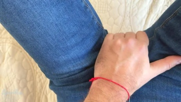 A faszhiányos mostoha kishúgomnak a lyukas farmer nadrágjában nyomtam be a pöcsömet Thumb