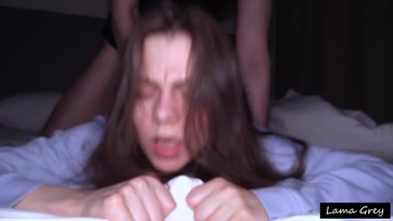A kedves gimis csajból spermanyelő maca lett, mikor a kollégiumi hálójában megkefélték Thumb